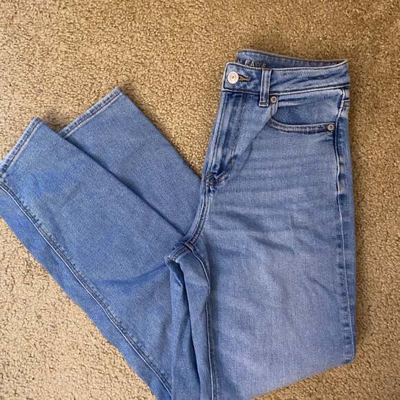 American Eagle Stretch Mom Jeans Medium Wash - Picture 2 of 16